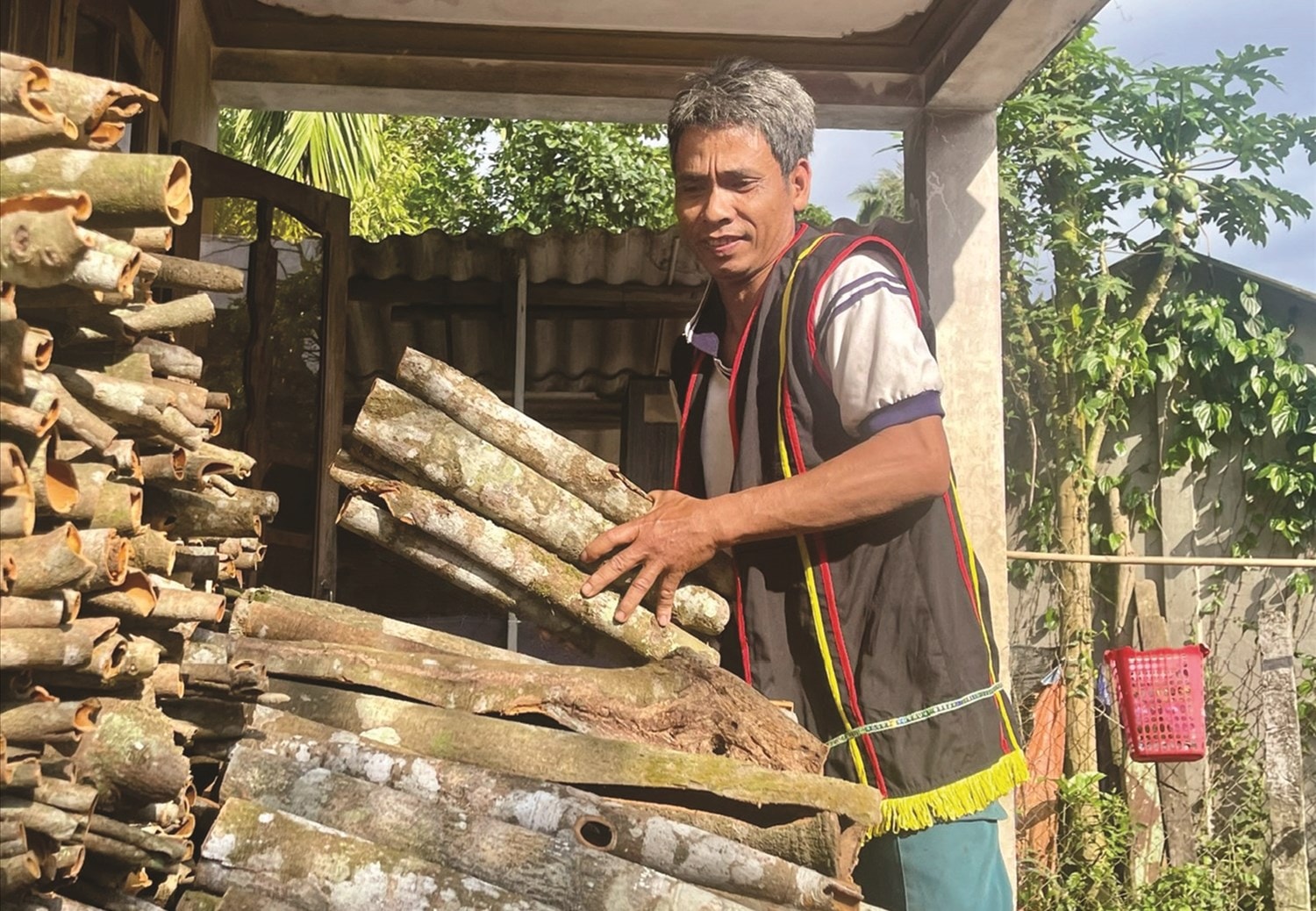 Ông Hồ Văn Phi là Người có uy tín tiêu biểu ở thôn Gò Nô