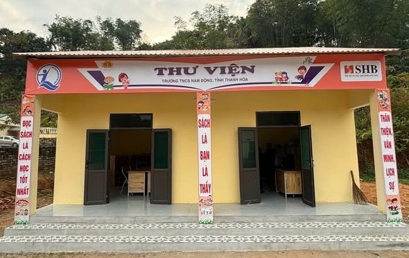 Công trình thư viện Trường THCS Nam Động (Thanh Hóa) được xây dựng khang trang từ nguồn tài trợ, tạo không gian học tập, đọc sách cho học sinh.