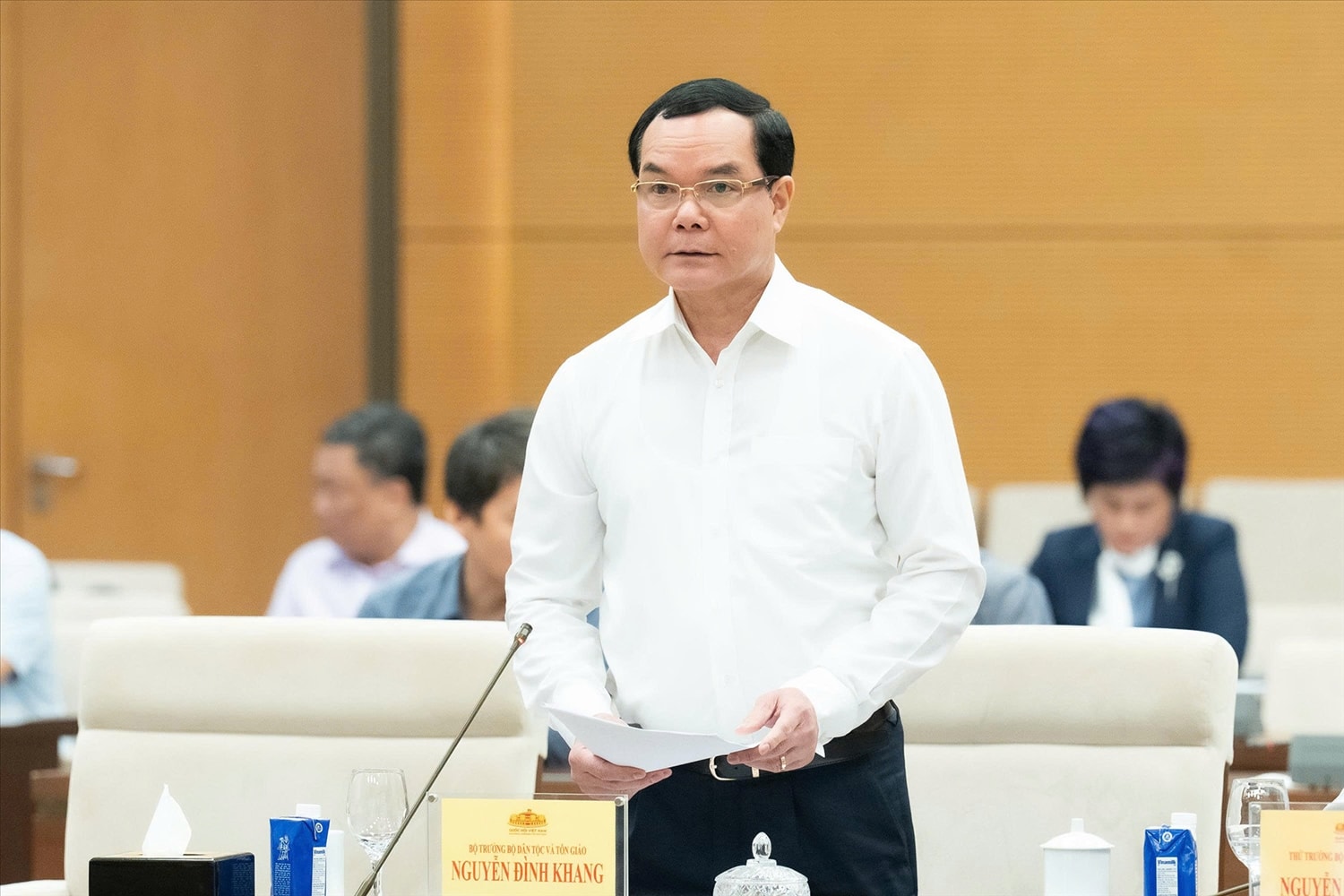 Bộ trưởng Dân tộc và Tôn giáo Nguyễn Đình Khang trình bày báo cáo giải trình, tiếp thu, chỉnh lý đối với dự thảo luật. Ảnh: QH