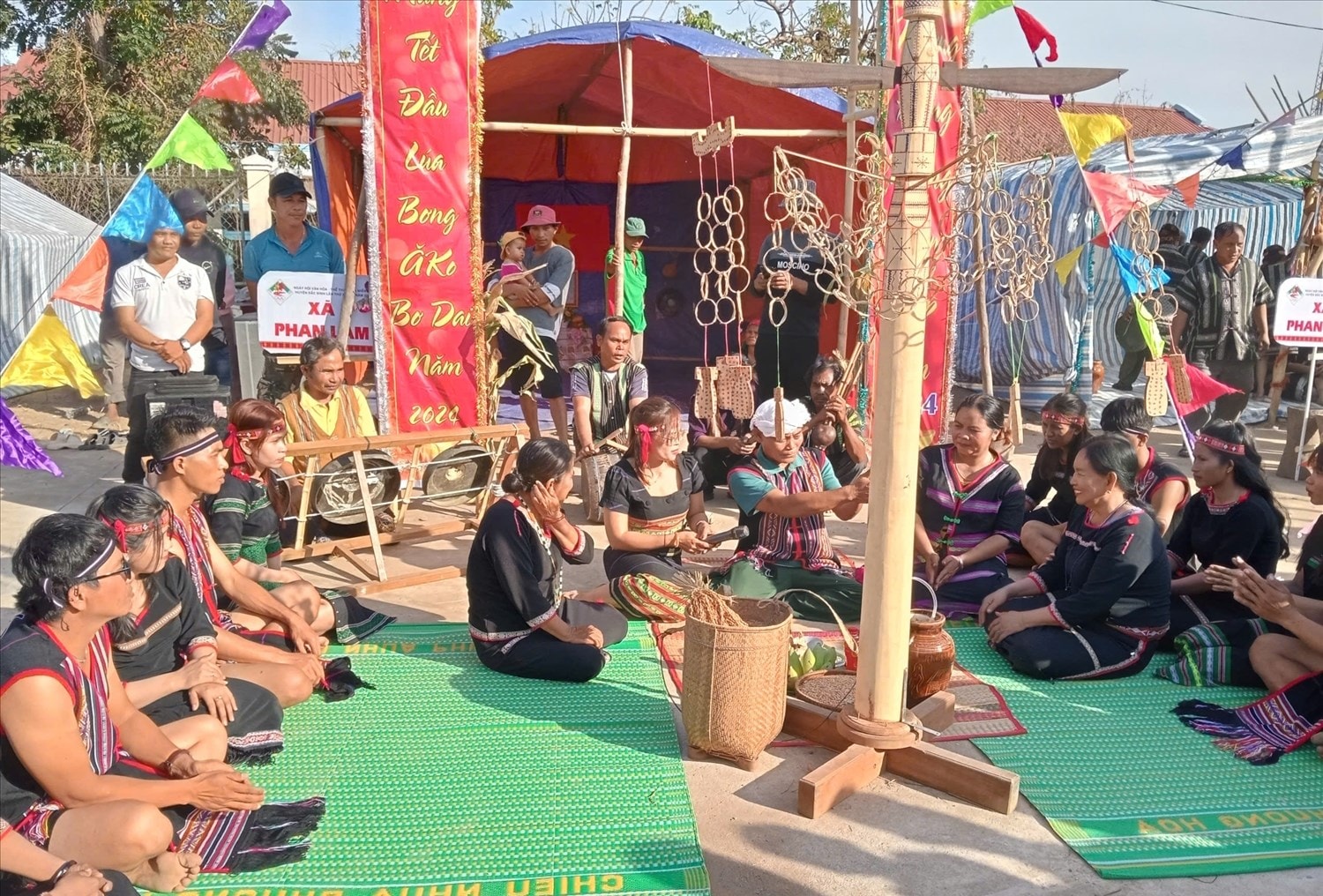 Nghi thức cúng Thần lúa mẹ của người Raglay trong dịp Tết Đầu lúa