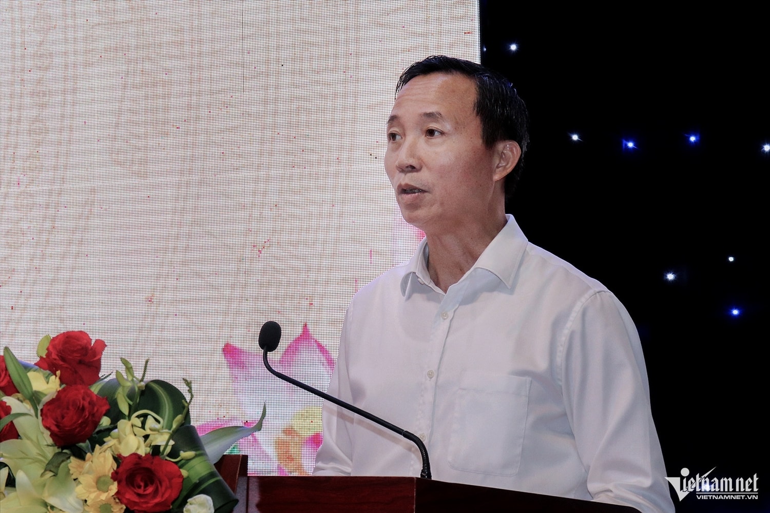 Ông Vũ Hoài Bắc, Trưởng ban Ban Tôn giáo Chính phủ (Bộ Dân tộc và Tôn giáo) trình bày báo cáo chuyên đề