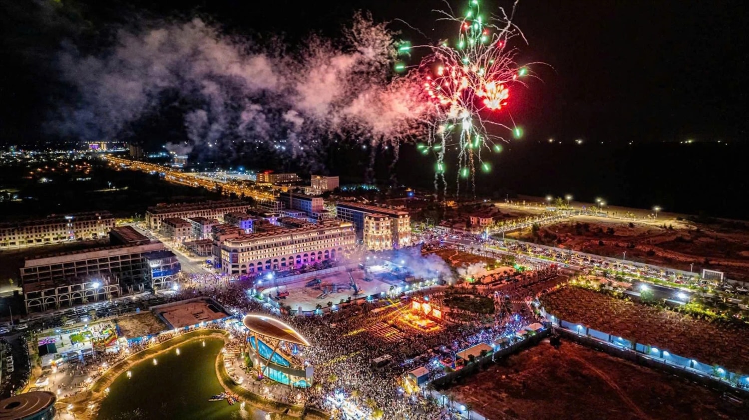 Trong Tuần lễ Văn Hóa- Du lịch Quảng Trị năm 2026 còn có bắn pháo hoa tầm thấp, diễn ra vào 22 giờ đến 22 giờ 10 phút các ngày 24/4 và 30/4/2026