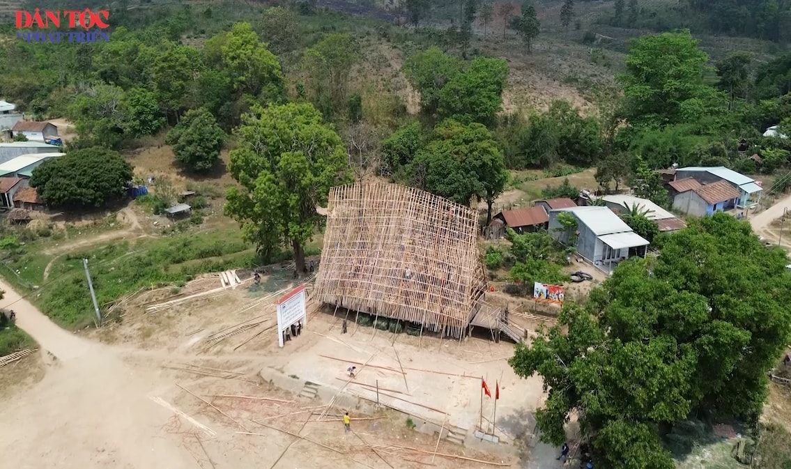 Về Đăk Kôi xem đồng bào Xơ Đăng bảo tồn nhà rông truyền thống 