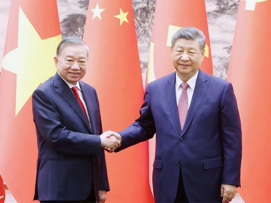 Tổng Bí thư, Chủ tịch nước Tô Lâm và Tổng Bí thư, Chủ tịch nước Tập Cận Bình chứng kiến Lễ ký các văn kiện hợp tác giữa hai nước. (Ảnh: TTXVN)