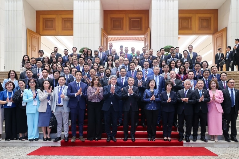 Thủ tướng Lê Minh Hưng và đại diện các doanh nghiệp hàng đầu của Hoa Kỳ - Ảnh: VGP/Nhật Bắc