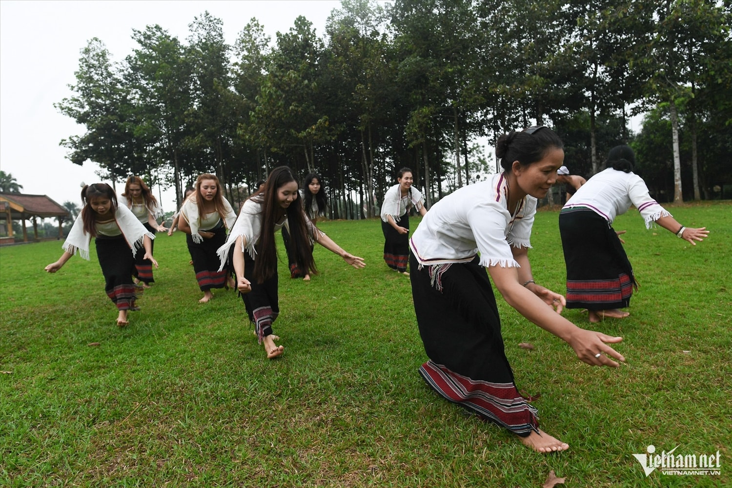 (TIN DẪN) Xem người Tày, Khmer, Chu Ru... làm lễ son tràng, cúng trăng giữa lòng Hà Nội 9
