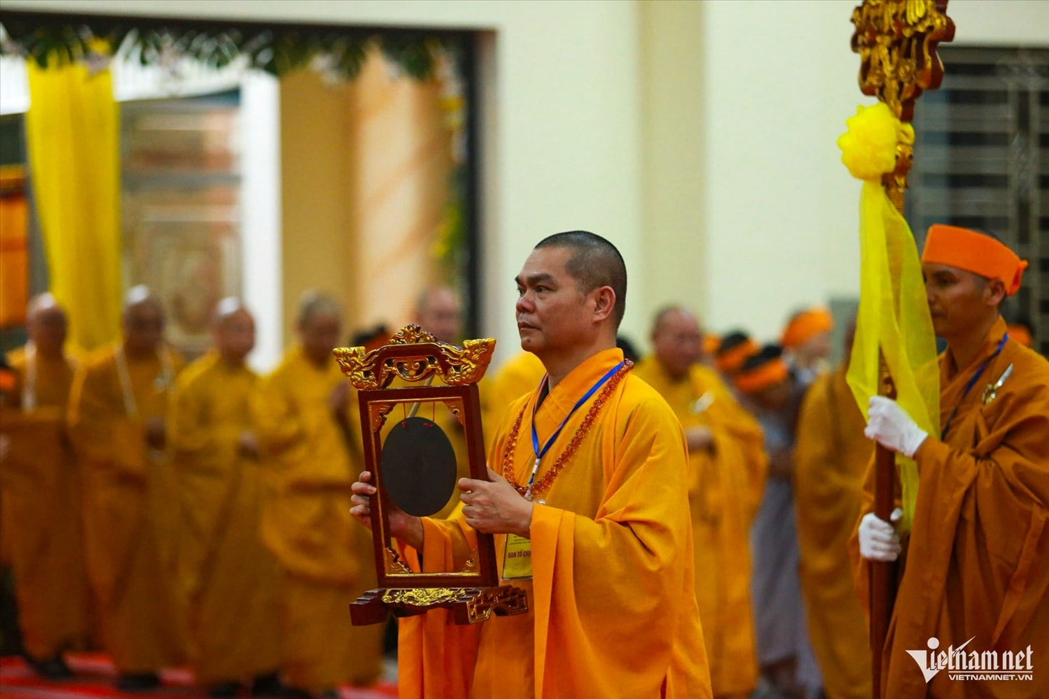 Đông đảo Phật tử và nhân dân địa phương đến dâng hương tiễn biệt bậc cao tăng