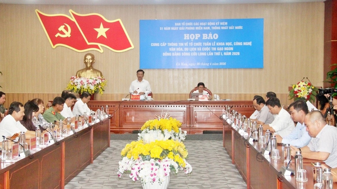 Quang cảnh buổi họp báo. 