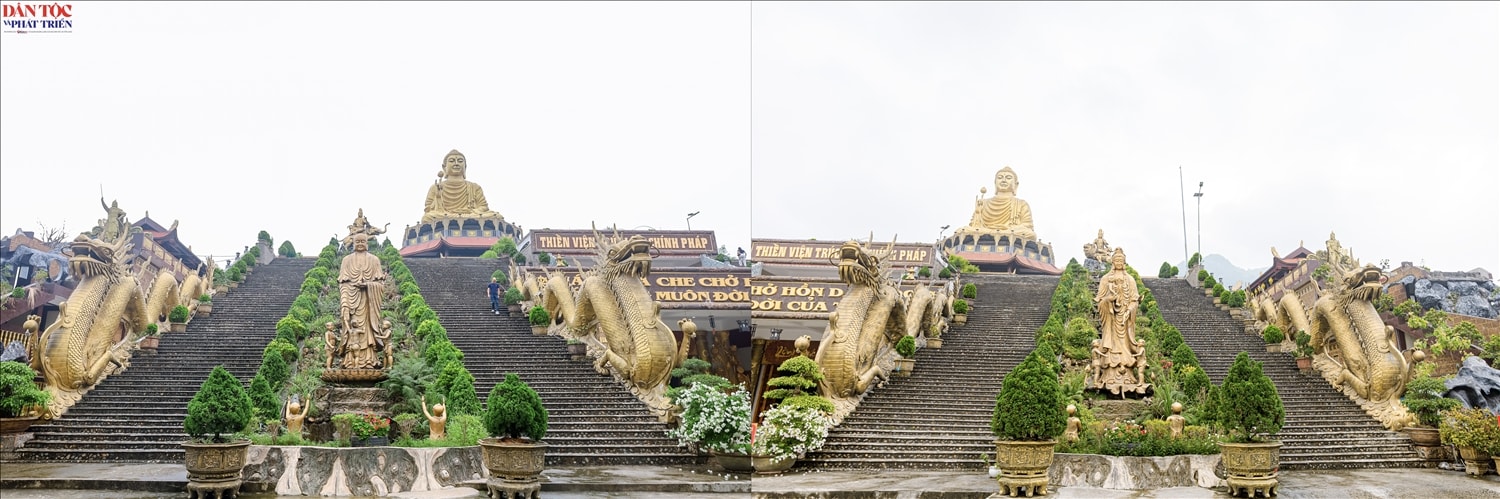 Bên ngoài khuôn viên Tòa Tam Bảo được bài trí nhiều tượng Phật, tượng Bồ Tát cùng các hạng mục cảnh quan tâm linh, tạo nên không gian trang nghiêm và thanh tịnh. Những pho tượng được sắp đặt hài hòa giữa sân lễ, lối đi và khuôn viên cây xanh, vừa tôn thêm vẻ uy nghi cho công trình, vừa tạo điểm nhấn kiến trúc mang đậm dấu ấn Phật giáo.