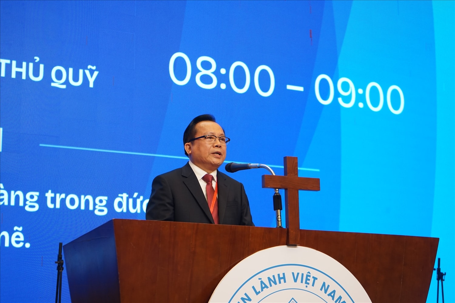 Mục sư Bùi Văn Sản, Hội trưởng Hội thánh Tin lành Việt Nam (miền Bắc) đọc diễn văn khai mạc