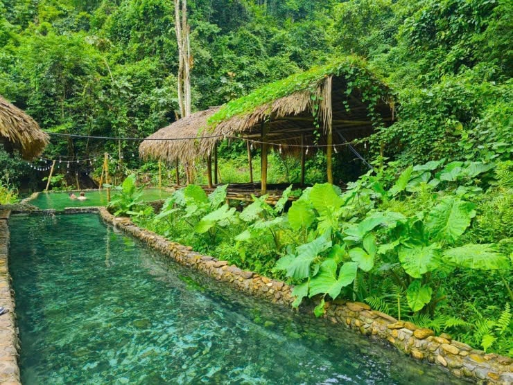 Suối khoáng nóng Tạt Nàng  bản Phụ Mẫu, xã Vân Hồ, Sơn La (ảnh st)