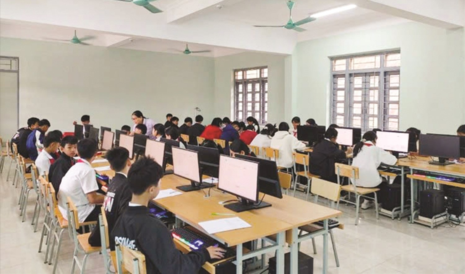 Sử dụng thiết bị thông minh đúng cách giúp học sinh học tập hiệu quả 