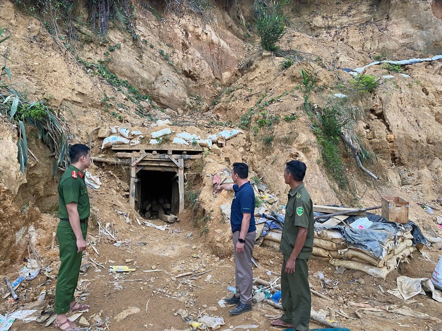 Trước đó, lực lượng chức năng Đà Nẵng phát hiện điểm nghi khai thác vàng trái phép ở xã Thạnh Bình. (Ảnh Công an cung cấp)