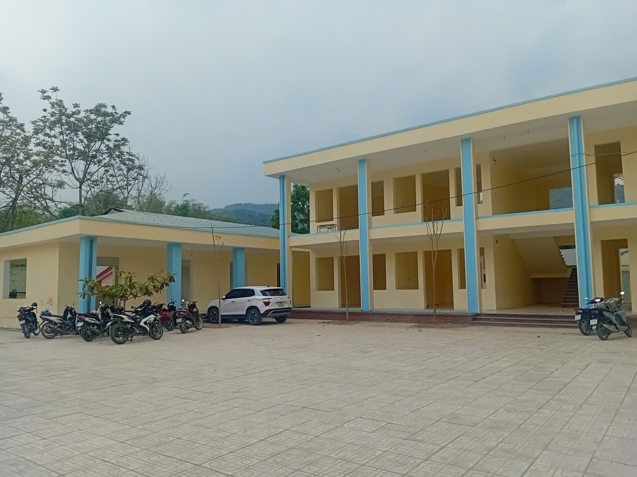 Nhiều công trình dù đã xây dựng cơ bản nhưng vẫn còn nhiều hạng mục dang dở, chưa thể đưa vào sử dụng.
