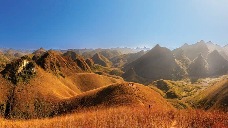 Đồi cỏ cháy Ba Quáng hùng vĩ, hoang sơ (Ảnh St)