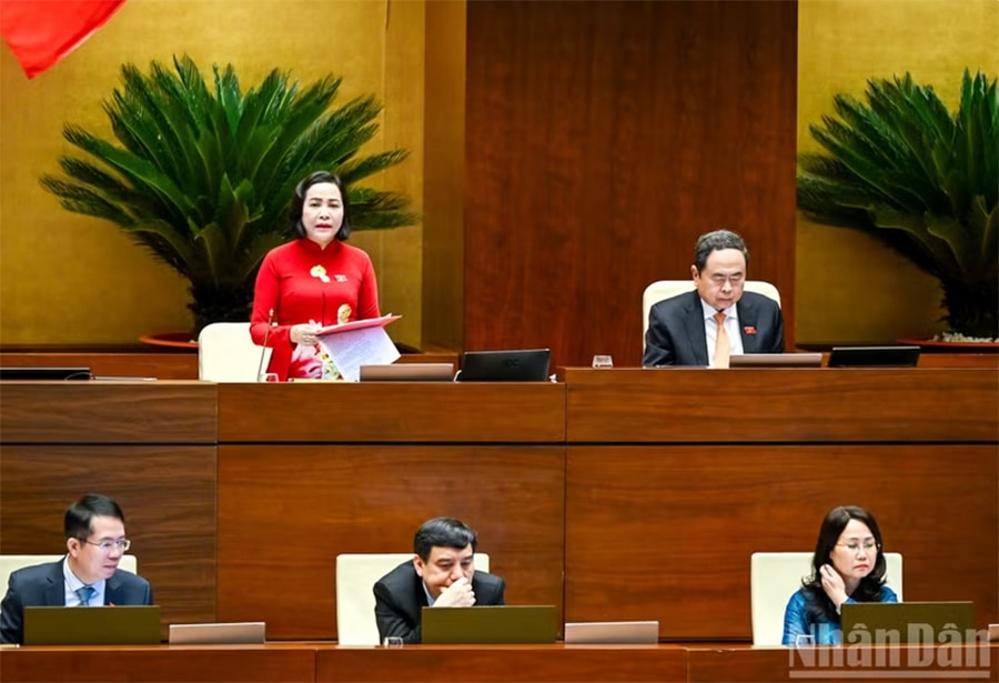 Phó Chủ tịch Quốc hội Nguyễn Thị Thanh điều hành nội dung thảo luận. (Ảnh: DUY LINH) 