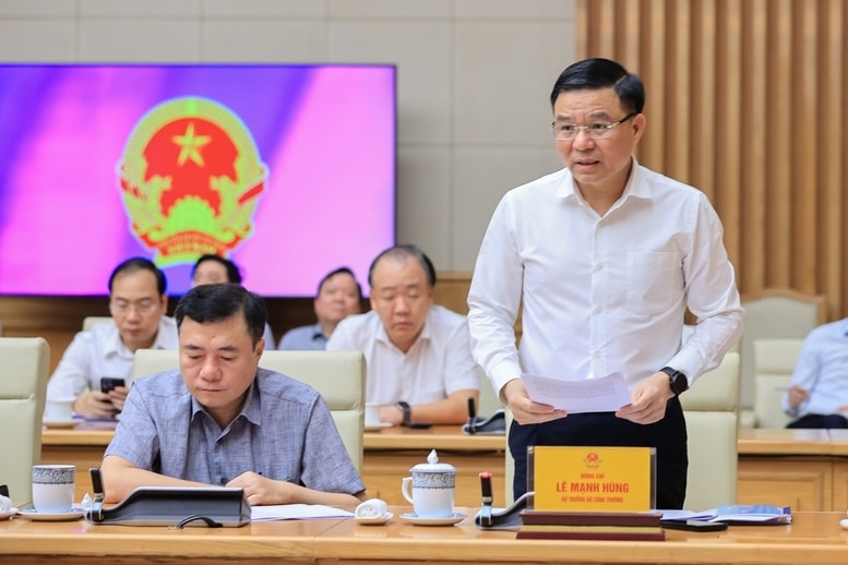 Bộ trưởng Bộ Công Thương Lê Mạnh Hùng báo cáo - Ảnh: VGP/Nhật Bắc