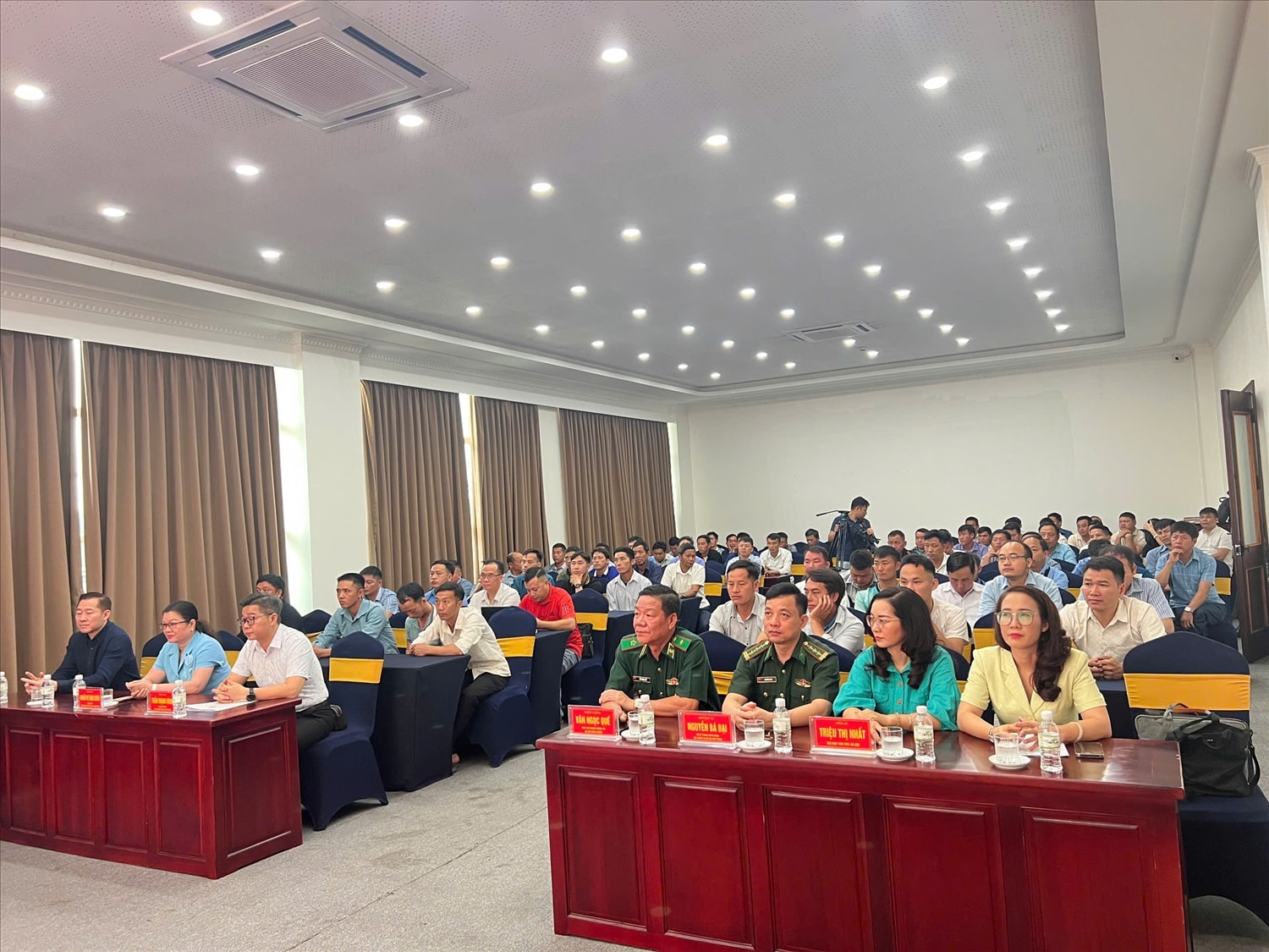Lớp tập huấn có sự tham gia của  100 học viên là cán bộ cấp xã, già làng, trưởng thôn, bản và người có uy tín trong đồng bào DTTS