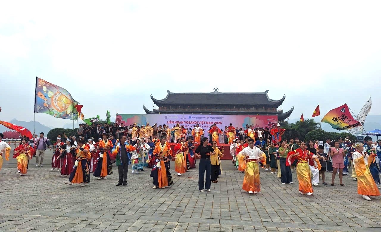 Không khí sôi động tại chương trình biểu diễn và diễu hành Yosakoi.