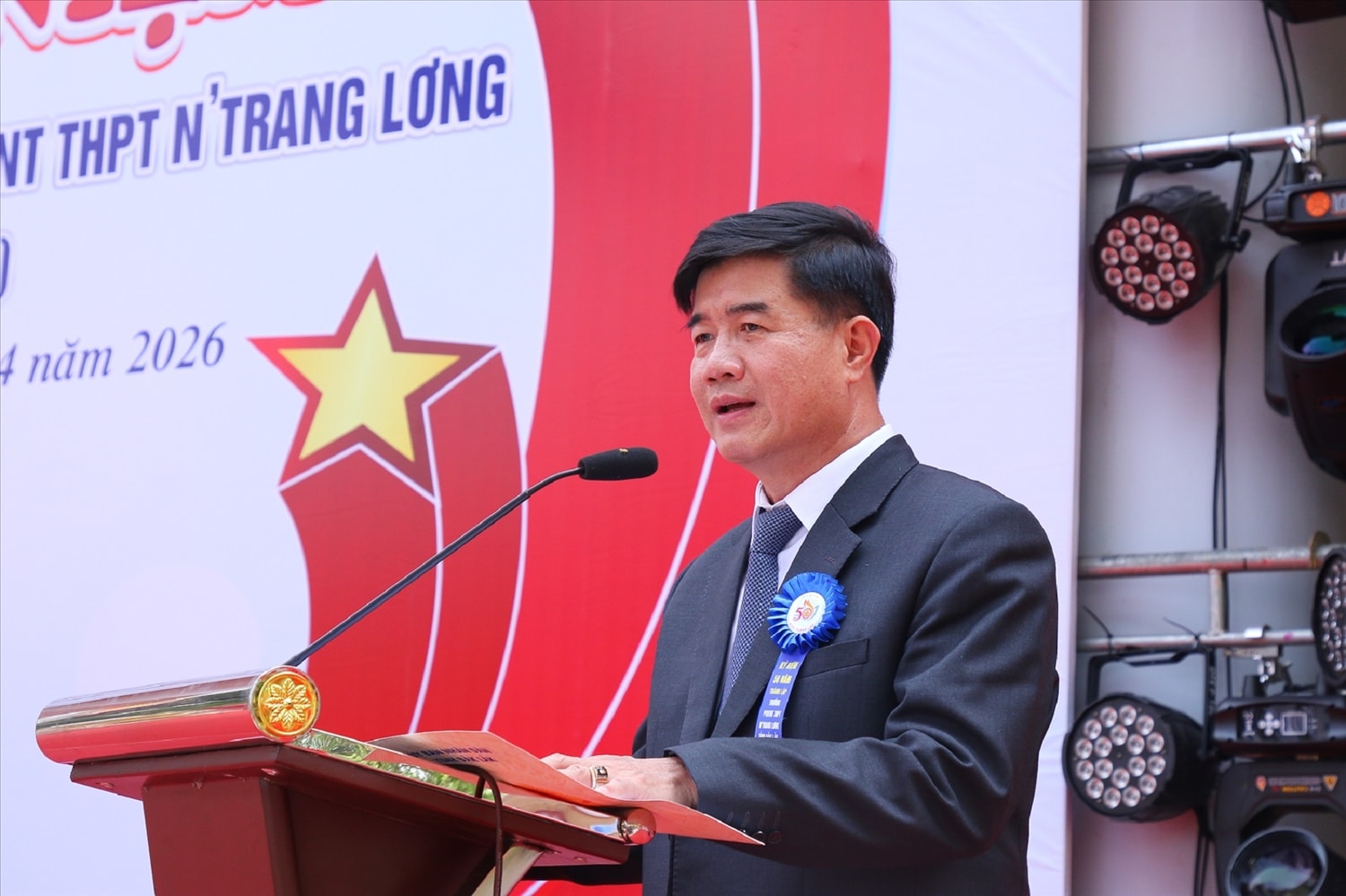 Phó Chủ tịch UBND tỉnh Đắk Lắk Nguyễn Thiên Văn ghi nhận, đánh giá cao những đóng góp của trường N’Trang Lơng