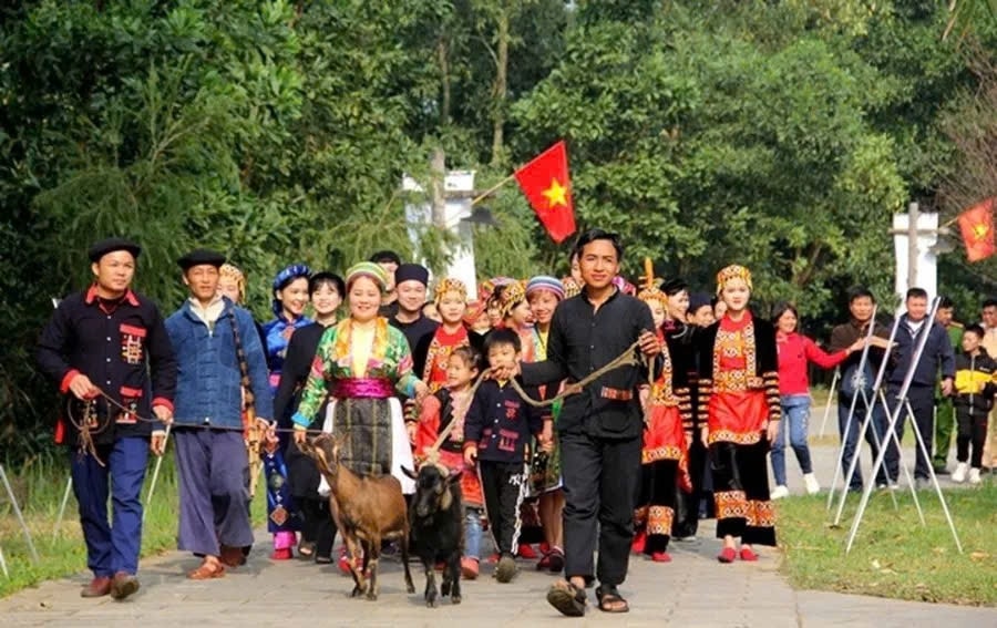 Hơn 100 đồng bào thuộc 16 dân tộc đang sinh hoạt thường xuyên tại Làng sẽ tham gia chương trình. Ảnh: ITN