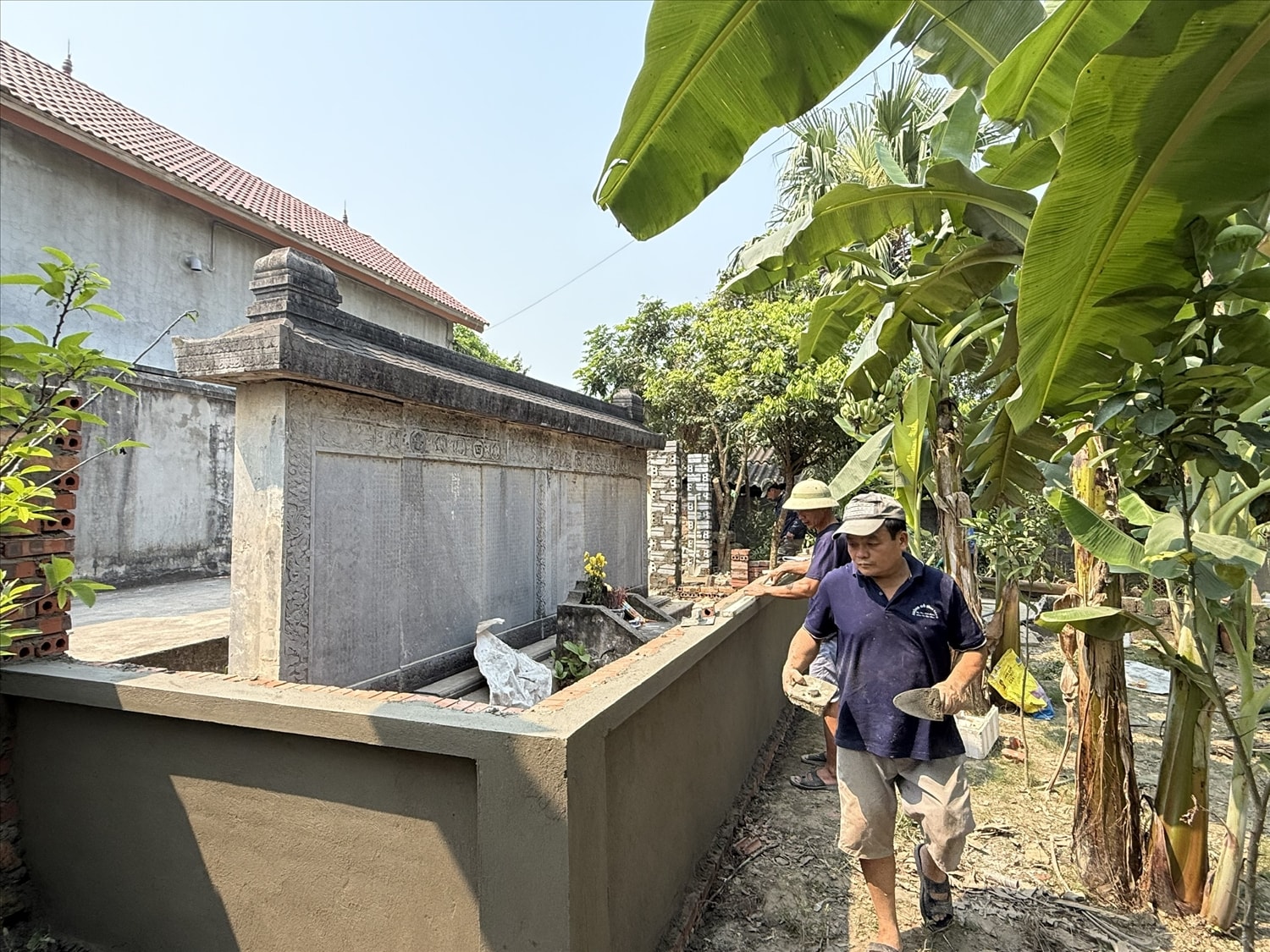 Xã Thọ Phú tuyên truyền, vận động gia đình ông Dương Bá Hùng tháo dỡ tường rào, công trình xuống cấp và xây dựng tường bao bảo vệ khu di tích.