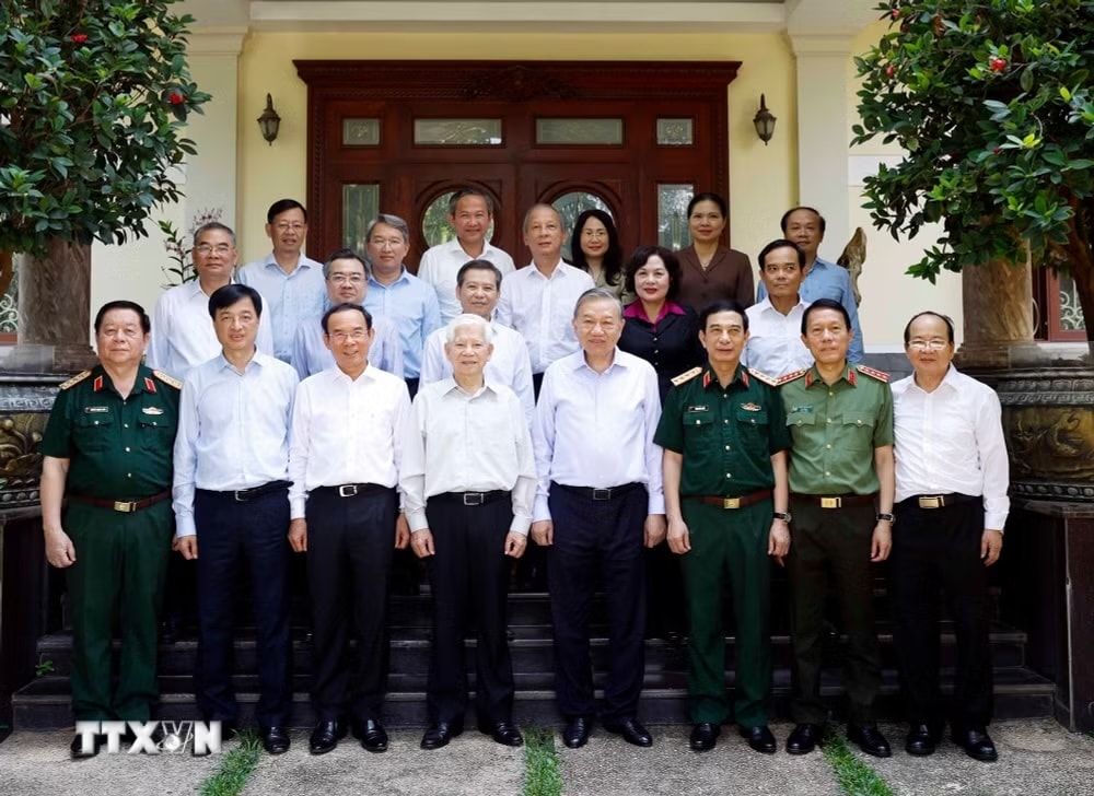 Tổng Bí thư, Chủ tịch nước Tô Lâm cùng Đoàn công tác Trung ương đến thăm nguyên Chủ tịch nước Nguyễn Minh Triết - Ảnh: TTXVN