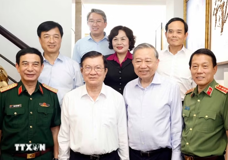 Tổng Bí thư, Chủ tịch nước Tô Lâm cùng Đoàn công tác Trung ương đến thăm nguyên Chủ tịch nước Trương Tấn Sang - Ảnh: TTXVN