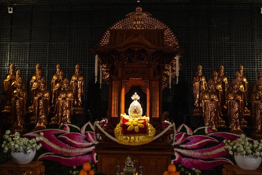 Xá lợi Đức Phật được tôn trí tại Núi Bà Đen (Tây Ninh) trước khi được rước tới chùa Quán Sứ (Hà Nội). Ảnh: Bùi Văn Hải