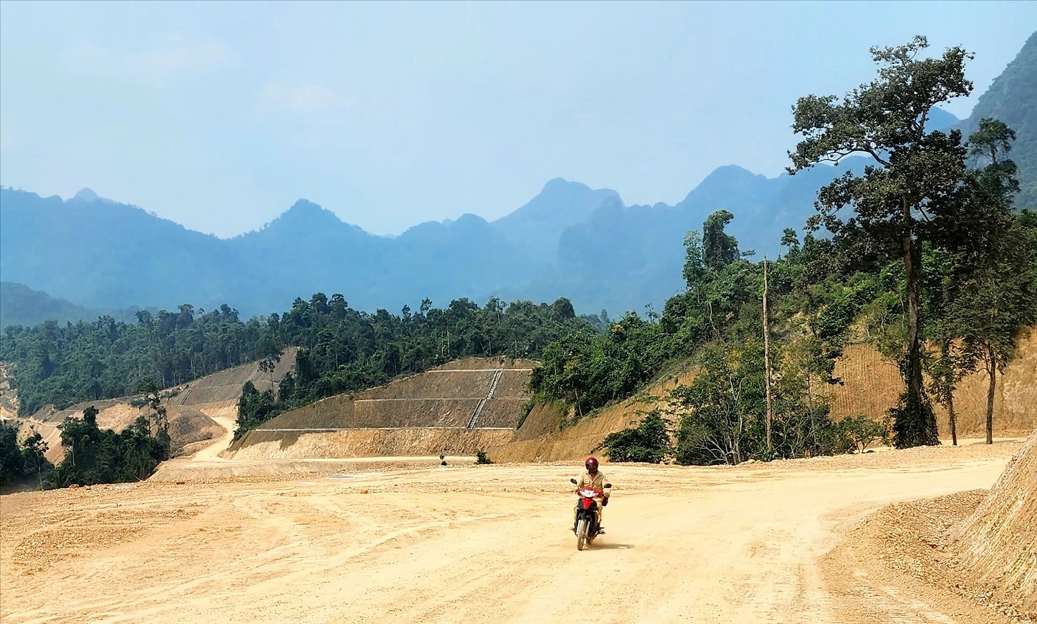 Đến thời điểm này, tuyền đường cơ bản đã được thông tuyến (Ảnh: T.L)