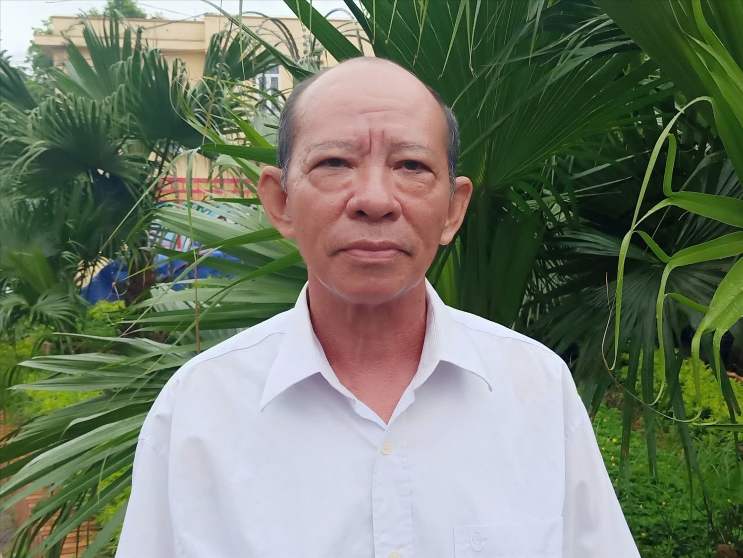 Dù đã ngoài 70 tuổi nhưng khi chia sẻ về vai trò Người có uy tín của mình, ánh mắt ông Hoàng Mít vẫn sáng lên đầy sự tận tâm và trách nhiệm. (Ảnh: Mỹ Dung)