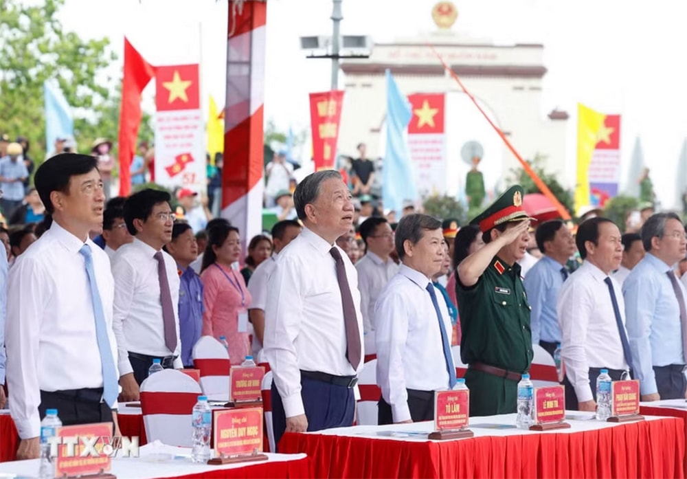 Tổng Bí thư, Chủ tịch nước Tô Lâm và các đại biểu dự Lễ Thượng cờ 