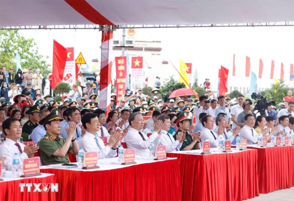 Tổng Bí thư, Chủ tịch nước Tô Lâm và các đại biểu dự Lễ Thượng cờ 