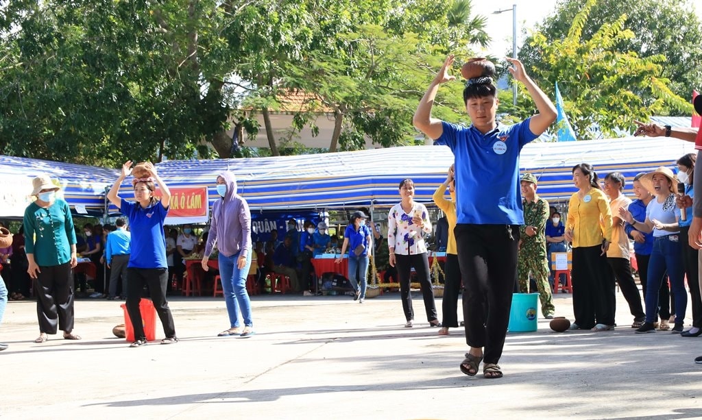 Các hoạt động  đàon thể cũng được thường xuyên tổ chức tại khu tưởng niệm Liệt sĩ Neáng Nghés