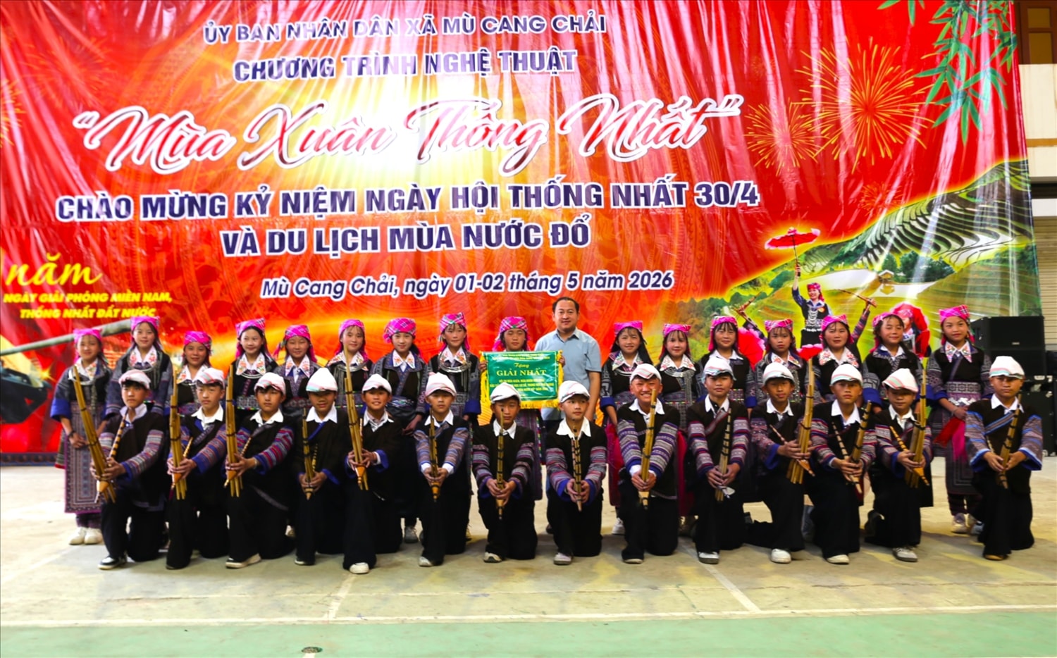 Khép lại những phần tranh tài hấp dẫn và đầy màu sắc, Ban Tổ chức đã trao 01 giải Nhất, 02 giải Nhì và 03 giải Ba cho các đội thi có phần trình diễn xuất sắc nhất. Nhân dịp này, Ban Tổ chức cũng biểu dương tinh thần tập luyện, tham gia tích cực của ban giám hiệu các nhà trường cùng toàn thể các em học sinh.