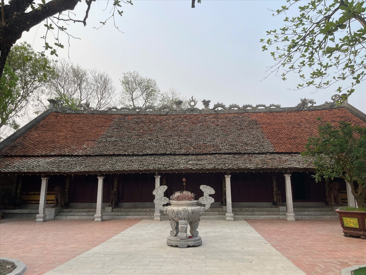 Thái miếu nằm trong khu dân cư phố Kiều Đại, hiện khó GPMB.