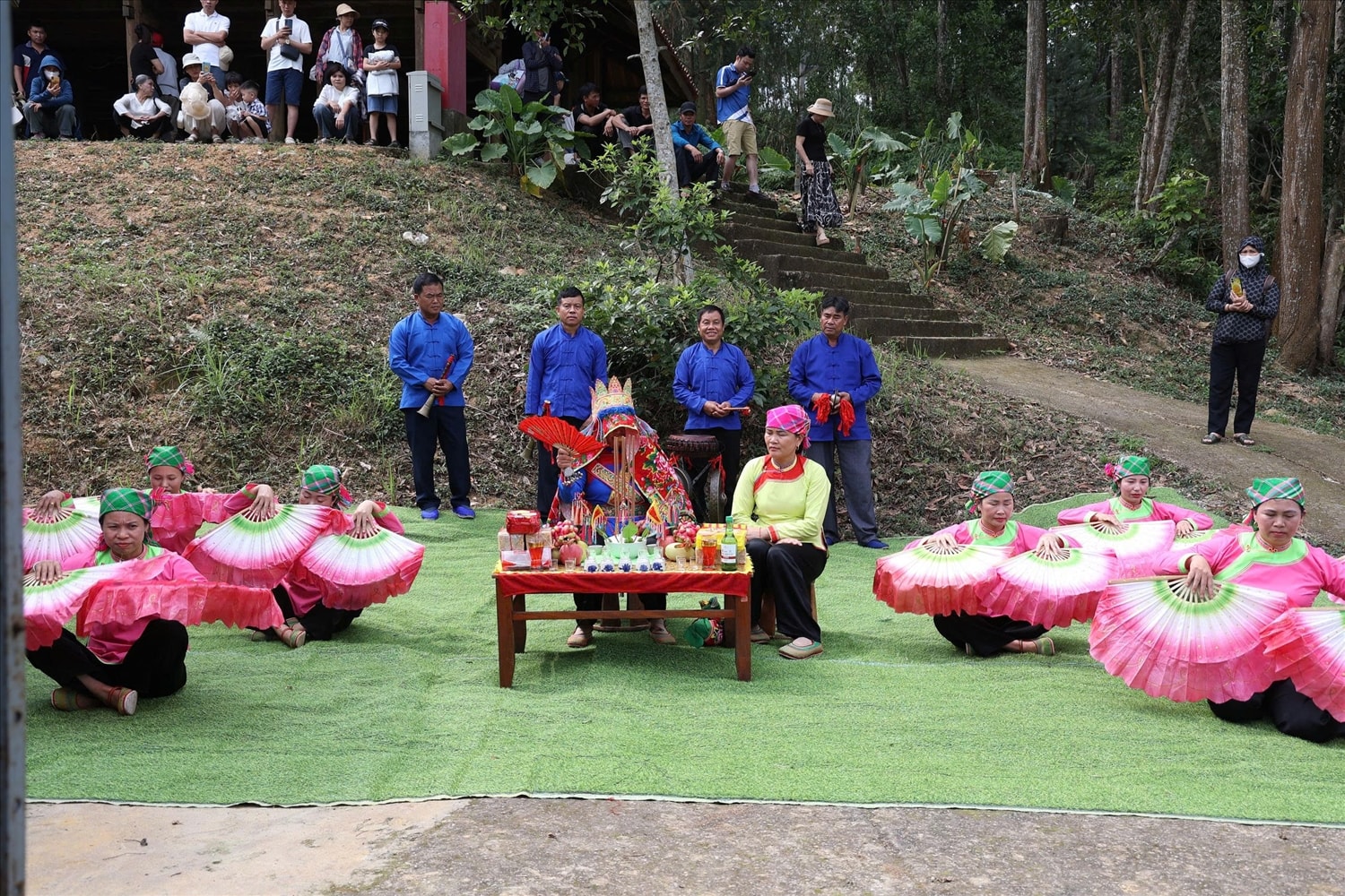 Lễ cúng thần rừng của đồng bào dân tộc Giáy ở Lai Châu được tái hiện tại Làng Văn hoá Du lịch các dân tộc Việt Nam