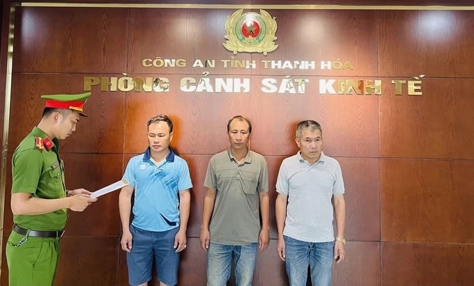 Ba đối tượng trong vụ khai thác đất trái phép bị khởi tố. Ảnh: Công an Thanh Hóa.