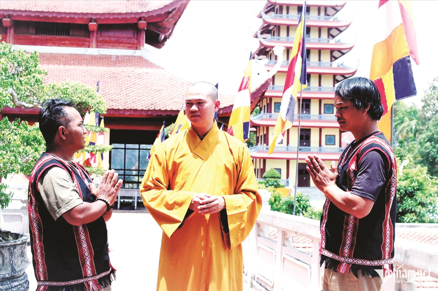Công tác dân tộc và công tác tôn giáo luôn song hành, cùng hướng tới mục tiêu chăm lo đời sống vật chất, tinh thần cho đồng bào,  củng cố niềm tin và tăng cường khối đại đoàn kết toàn dân tộc