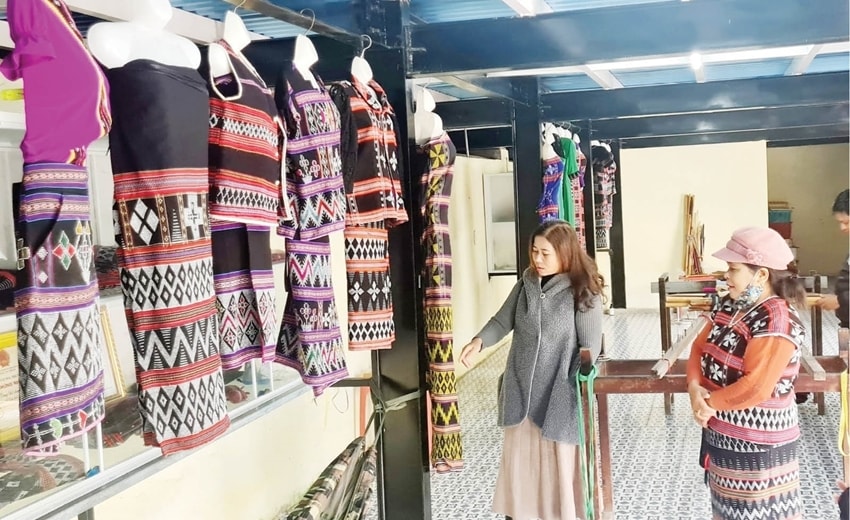 Sản phẩm Dệt Zèng của đồng bào DTTS ở A Lưới (Ảnh: minh họa)