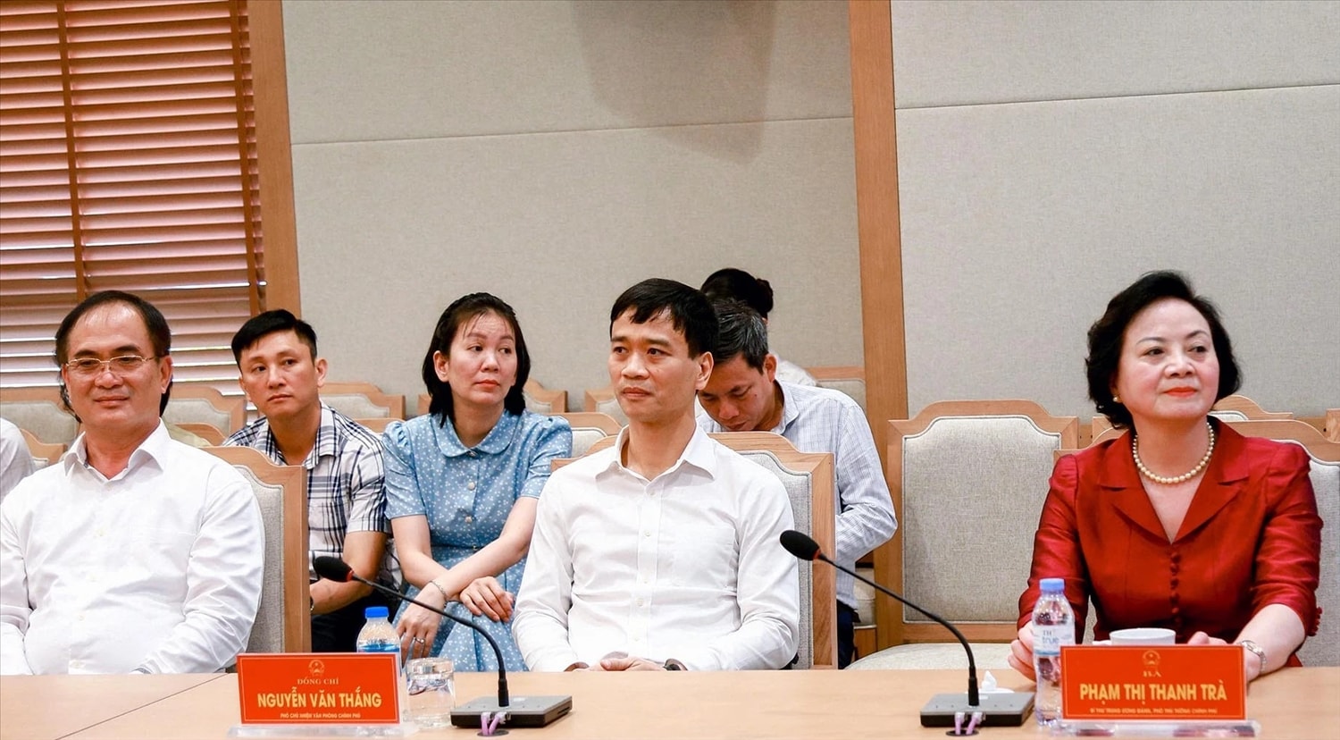 Phó Thủ tướng Phạm Thị Thanh Trà dự và chứng kiến buổi lễ tiếp nhận (Ảnh Báo LC)