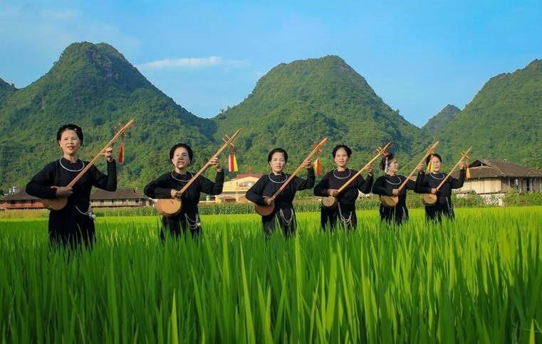 Từ chỗ là những không gian văn hóa ít được biết đến, nhiều bản làng vùng đồng bào DTTS đã trở thành điểm đến có thương hiệu