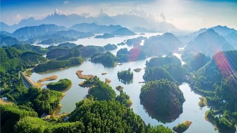 Du lịch 2026, Thái Nguyên tập trung xoay quanh hai điểm nhấn là hồ Núi Cốc, hồ Ba Bể và lấy trải nghiệm văn hóa trà làm sợi dây kết nối, mang đến cho du khách trải nghiệm phong phú. Ảnh: khamphadisan.com.vn