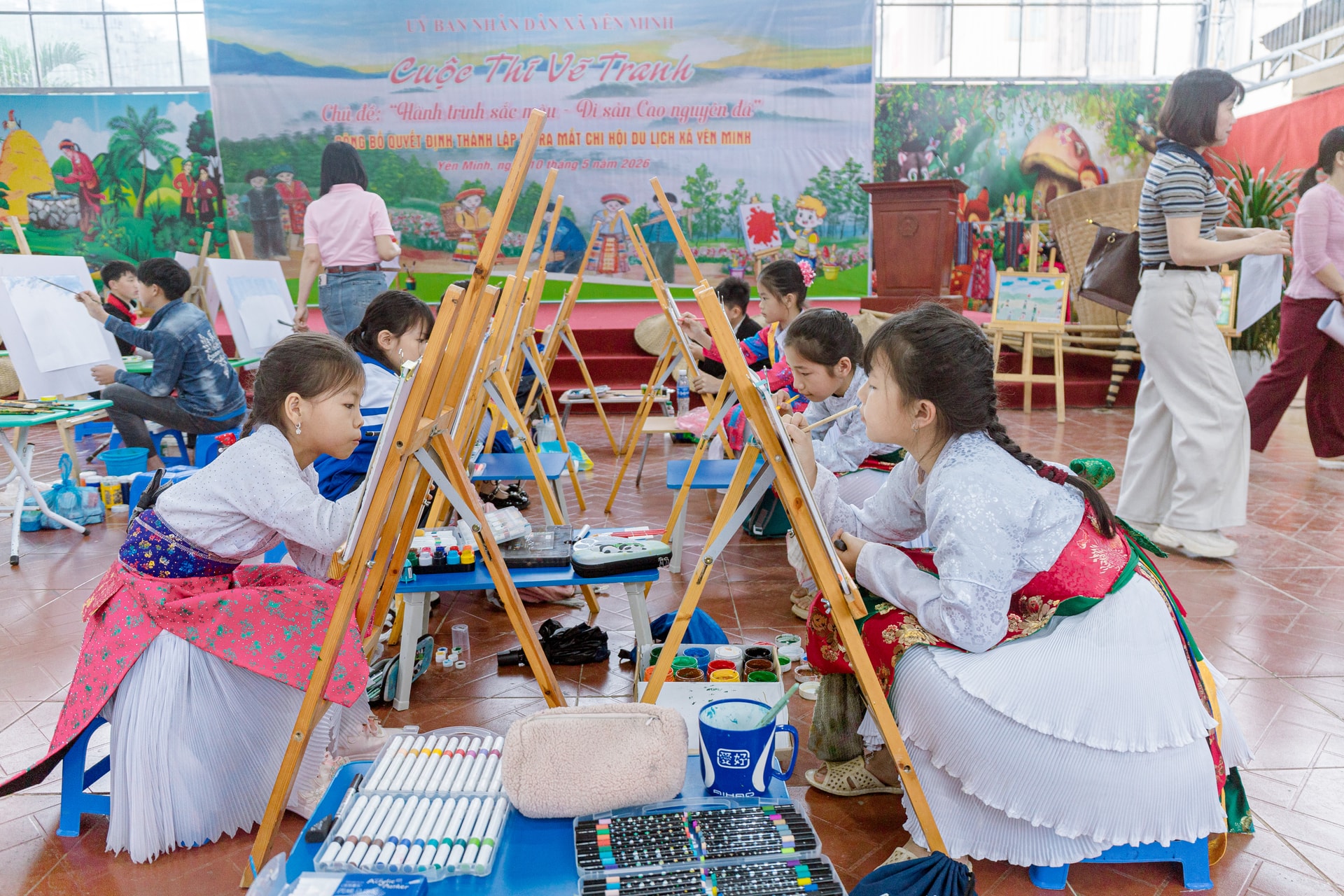 Tuyên Quang: 63 em học sinh cùng vẽ Cao nguyên đá 