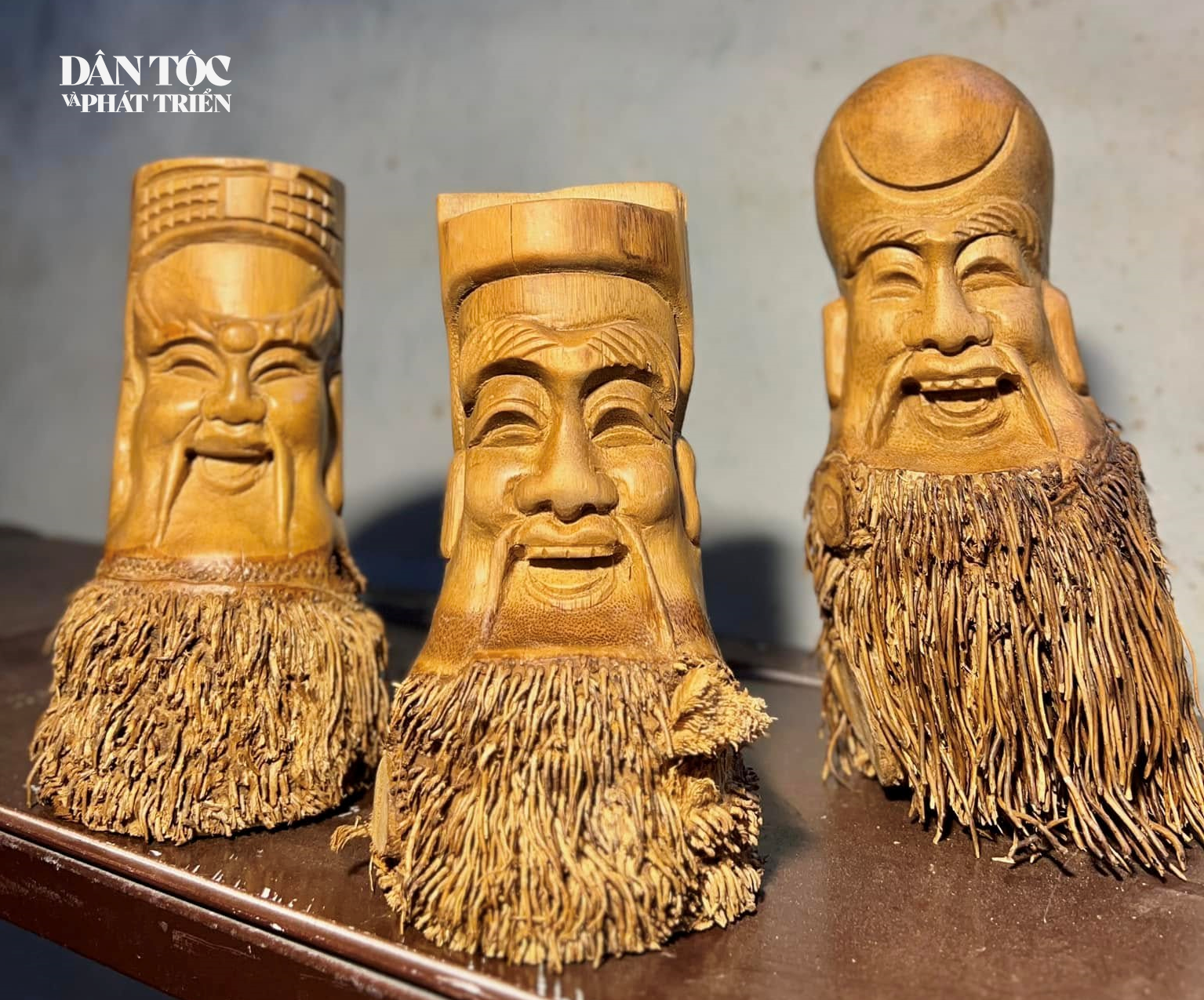 Tam đa Phước - Lộc - Thọ là những tác phẩm mà nghệ nhân răng sún phố Hội thường điêu khắc nhất. (Ảnh HT)
