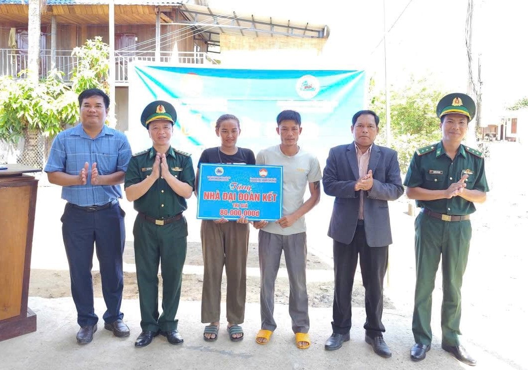 Xã Buôn Đôn cũng khởi công xây dựng nhà Đại đoàn kết cho gia đình có hoàn cảnh khó khăn