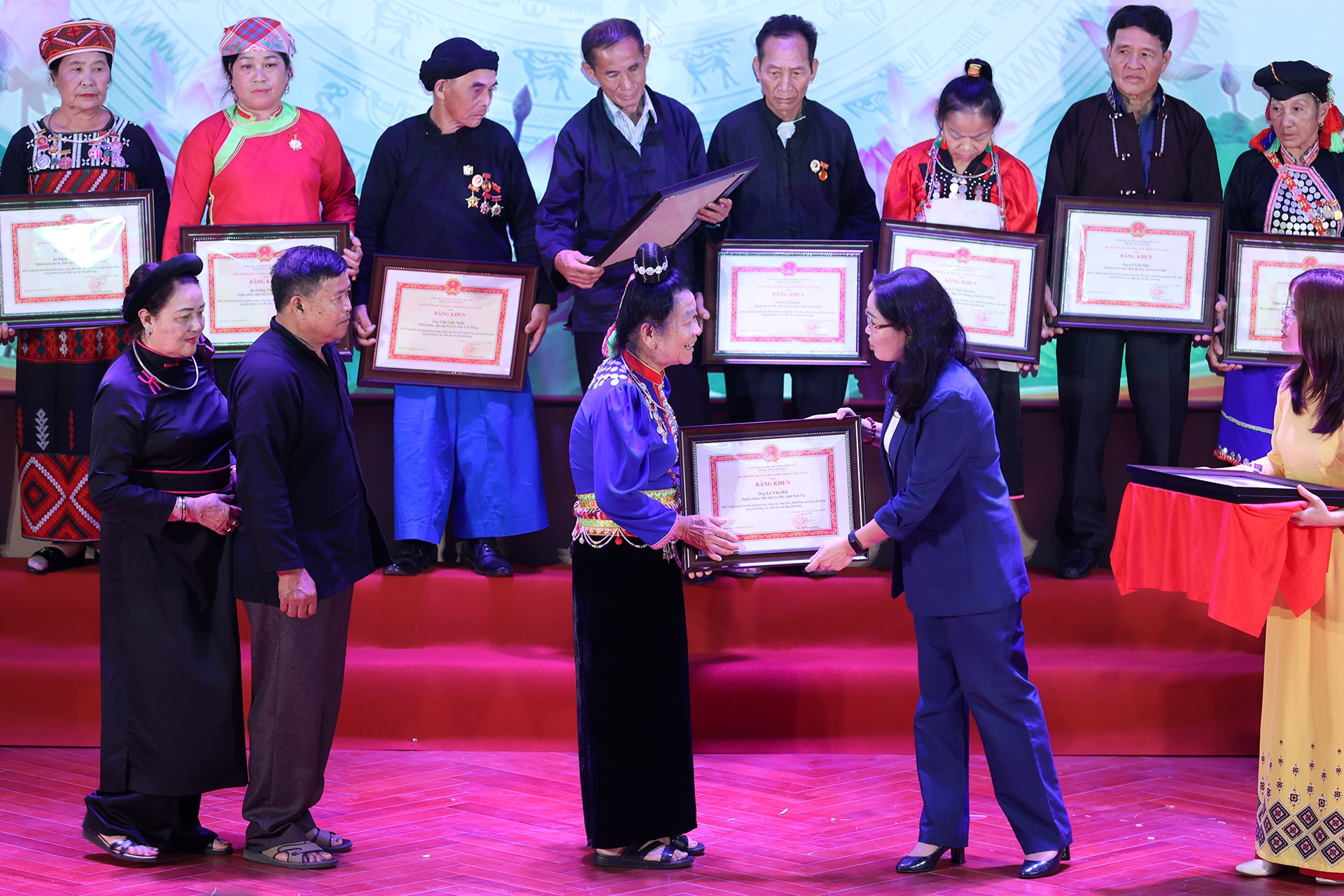 Các nghệ 