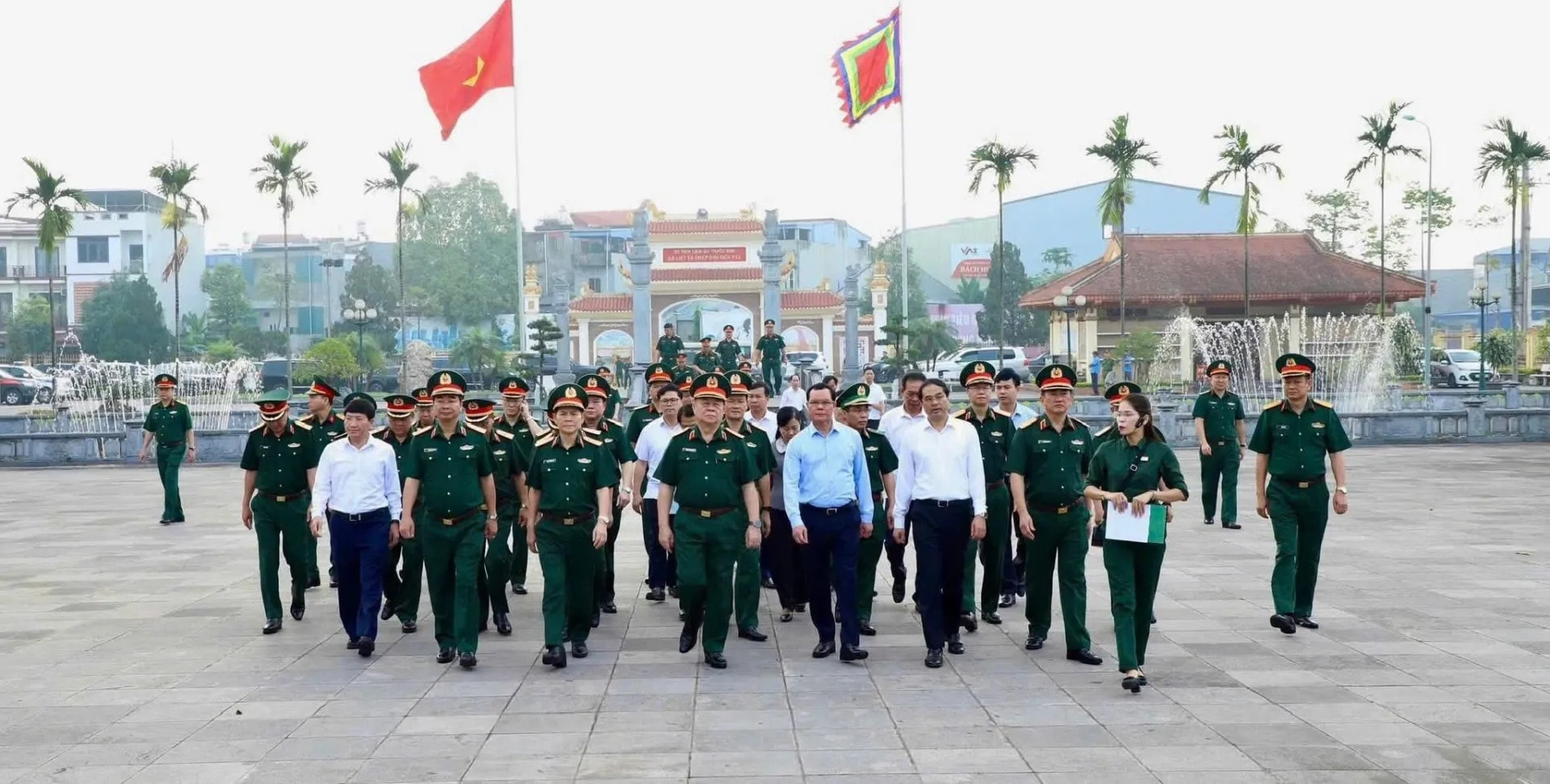 Đoàn đại biểu 2.jpg