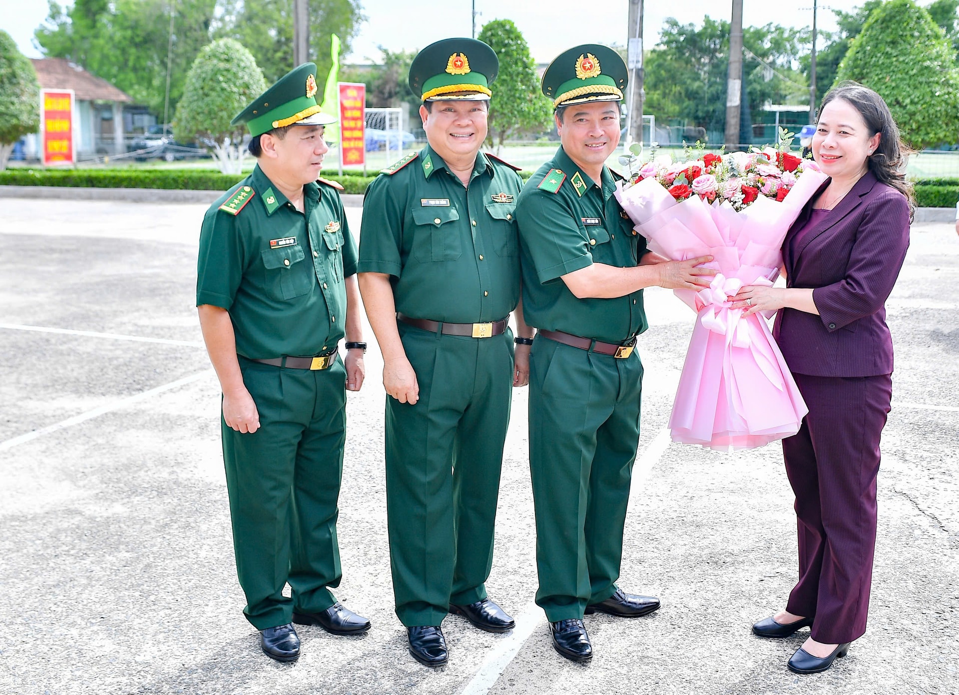 Phó Chủ tịch nước Võ Thị Ánh Xuân thăm cán bộ, chiến sĩ Biên phòng 