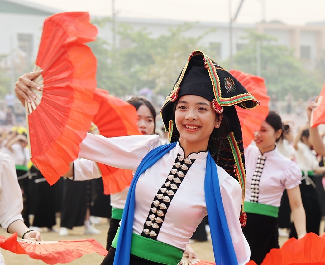 Khơi thông nguồn lực văn hóa DTTS bằng cơ chế mới: Gỡ điểm nghẽn hưởng thụ văn hóa (Bài 2) 